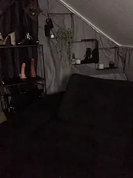 IvyReigns online show from 16, 7, 2026