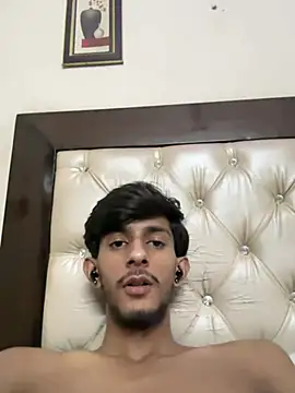 Snapshot of ronnnnn718 chatting on 12, 6, 2026 ronnnnn718 online show from 12, 6, 2026