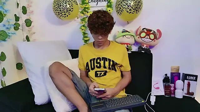Snapshot of Samy_Twink chatting on 5, 8, 2026 Samy Twink online show from 5, 8, 2026