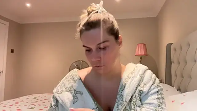 Snapshot of erincheshire chatting on 12, 6, 2026 erincheshire online show from 12, 6, 2026