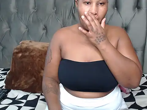 Snapshot of Loyal_Alisha chatting on 22, 6, 2026 Loyal Alisha online show from 22, 6, 2026