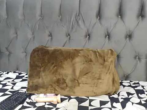 Snapshot of Loyal_Alisha chatting on 25, 6, 2026 Loyal Alisha online show from 25, 6, 2026