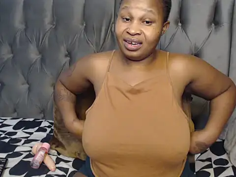 Snapshot of Loyal_Alisha chatting on 7, 7, 2026 Loyal Alisha online show from 7, 7, 2026