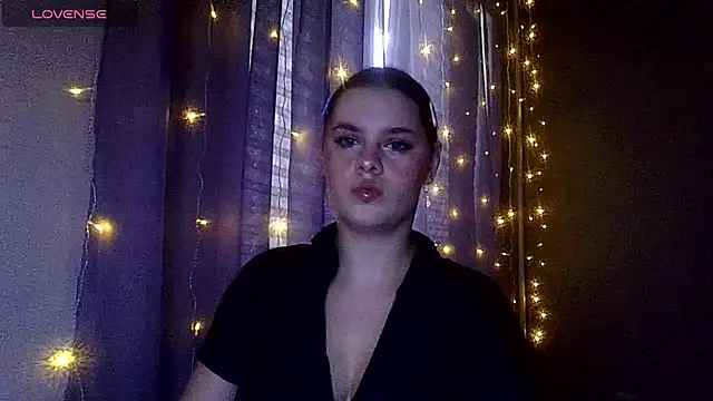 dakota charm  online show from 25, 6, 2026