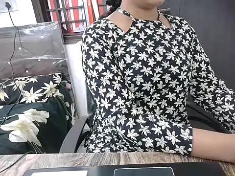 Snapshot of Bold-Divya1 chatting on 16, 6, 2026 Bold-Divya1 online show from 16, 6, 2026
