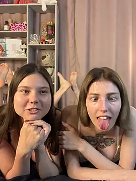 Snapshot of Bratz_Girls chatting on 12, 6, 2026 Bratz Girls online show from 12, 6, 2026