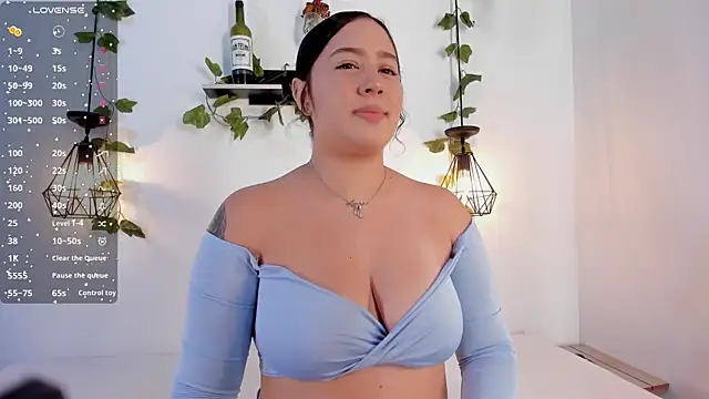 aisha duque  online show from 25, 6, 2026