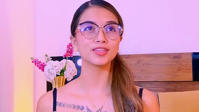 CassieMills online show from 28, 7, 2026