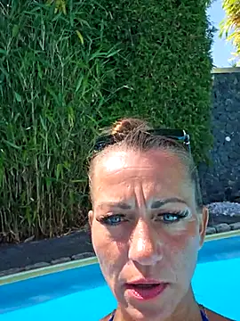Snapshot of housewifebella chatting on 24, 6, 2026 housewifebella online show from 24, 6, 2026