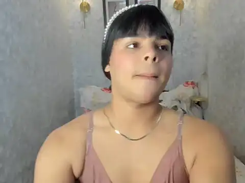 Snapshot of emily_rosue_ chatting on 9, 7, 2026 emily rosue online show from 9, 7, 2026