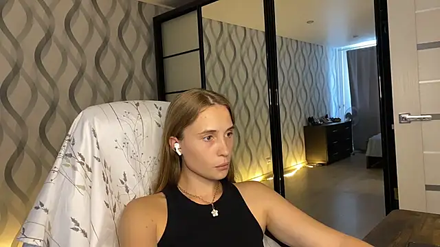 Snapshot of Miss_Luna_meow chatting on 17, 7, 2026 Miss Luna meow online show from 17, 7, 2026