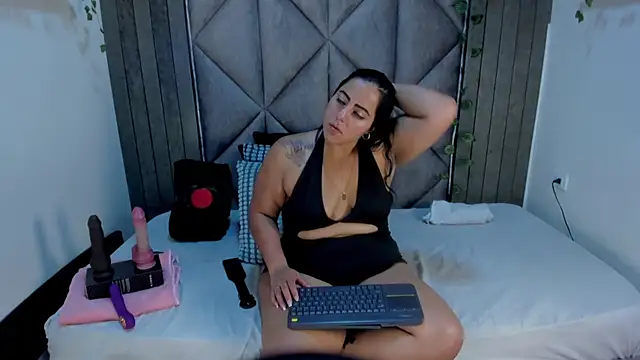 Snapshot of ShelyEvans__ chatting on 7, 7, 2026 ShelyEvans online show from 7, 7, 2026