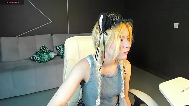 kikipeach online show from 28, 6, 2026