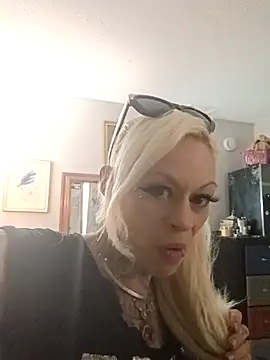 Snapshot of in_my_bunny chatting on 23, 6, 2026 in my bunny online show from 23, 6, 2026