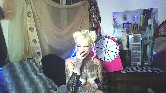 Snapshot of in_my_bunny chatting on 28, 7, 2026 in my bunny online show from 28, 7, 2026