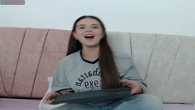 Snapshot of Isabellebotero chatting on 3, 8, 2026 Isabellebotero online show from 3, 8, 2026