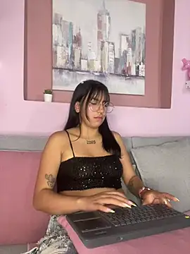 Snapshot of GabyLopez_Pink chatting on 7, 7, 2026 GabyLopez Pink online show from 7, 7, 2026