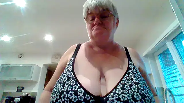 Snapshot of coquinesensuel chatting on 4, 8, 2026 coquinesensuel online show from 4, 8, 2026