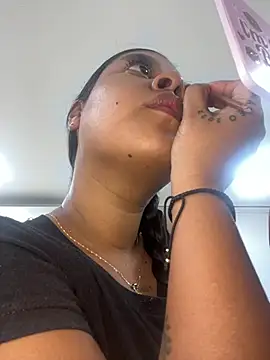 Snapshot of KarinaOficiaLL_ chatting on 27, 7, 2026 KarinaOficiaLL online show from 27, 7, 2026