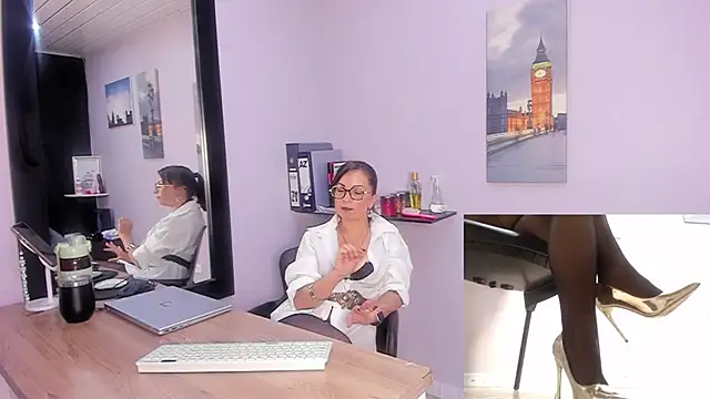 Snapshot of Greta_Borbon_ chatting on 15, 7, 2026 Greta Borbon online show from 15, 7, 2026