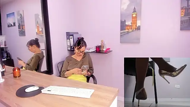 Snapshot of Greta_Borbon_ chatting on 16, 7, 2026 Greta Borbon online show from 16, 7, 2026