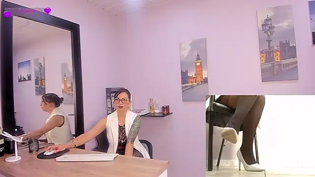 Snapshot of Greta_Borbon_ chatting on 17, 7, 2026 Greta Borbon online show from 17, 7, 2026