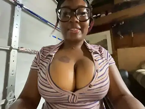 Snapshot of bighettobooty chatting on 23, 7, 2026 bighettobooty online show from 23, 7, 2026