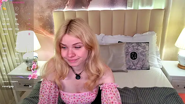 Snapshot of ChloeWells chatting on 25, 7, 2026 ChloeWells online show from 25, 7, 2026