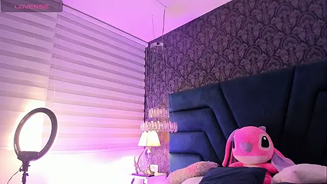 Snapshot of SteisyRoss chatting on 4, 8, 2026 SteisyRoss online show from 4, 8, 2026