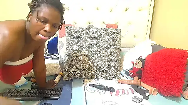 NoviaveeXXX online show from 8, 7, 2026