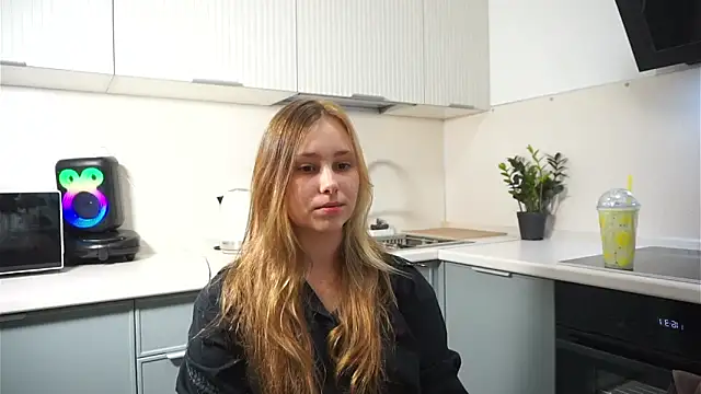 RikkiSmollee online show from 27, 7, 2026