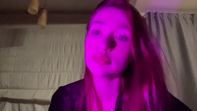 Snapshot of Nolenne chatting on 4, 7, 2026 Nolenne online show from 4, 7, 2026