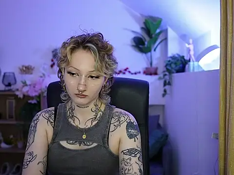 Snapshot of tattooedblondee18 chatting on 22, 6, 2026 tattooedblondee18 online show from 22, 6, 2026