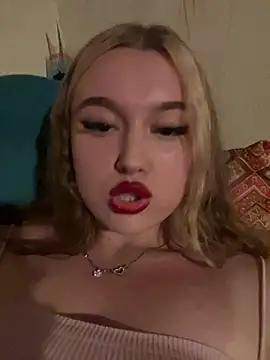 Snapshot of lyalyalii chatting on 7, 7, 2026 lyalyalii online show from 7, 7, 2026