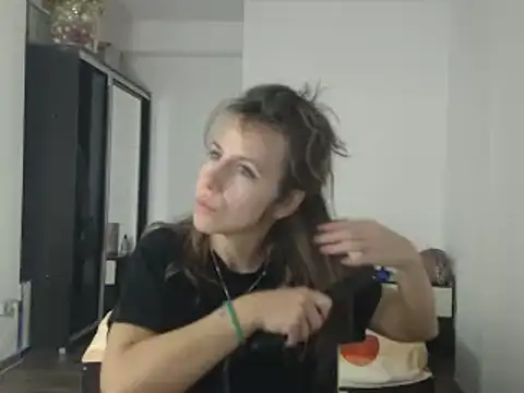 Snapshot of DedeSibel chatting on 12, 1, 2025 DedeSibel online show from 12, 1, 2025