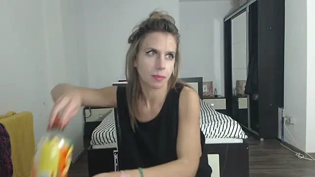 Snapshot of DedeSibel chatting on 28, 1, 2025 DedeSibel online show from 28, 1, 2025
