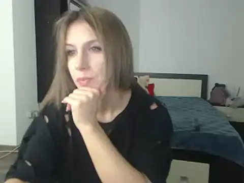Snapshot of DedeSibel chatting on 22, 2, 2025 DedeSibel online show from 22, 2, 2025