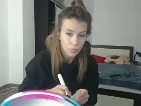 Snapshot of DedeSibel chatting on 24, 2, 2025 DedeSibel online show from 24, 2, 2025