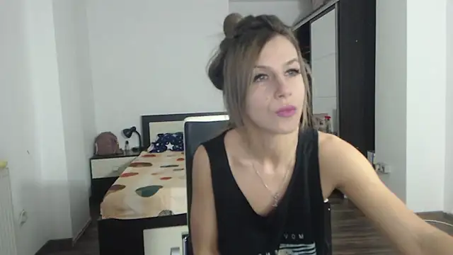 Snapshot of DedeSibel chatting on 5, 3, 2025 DedeSibel online show from 5, 3, 2025