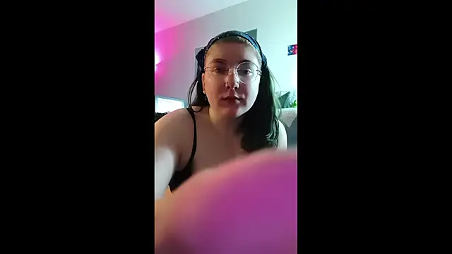 starfucker420XO online show from 24, 7, 2026
