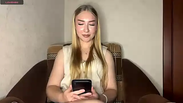 Snapshot of AlinaTeaseX chatting on 2, 7, 2026 AlinaTeaseX online show from 2, 7, 2026