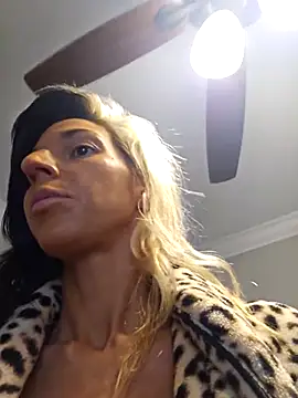 Snapshot of lil_jiggly chatting on 27, 6, 2026 lil jiggly online show from 27, 6, 2026