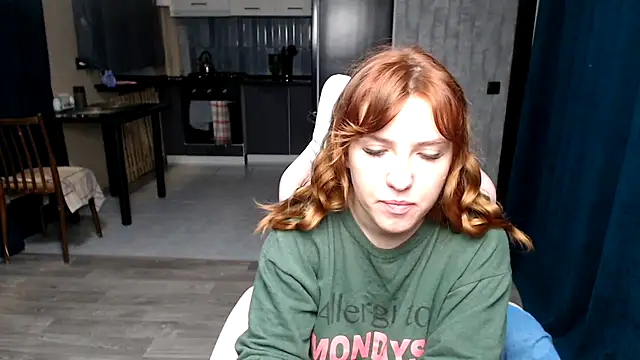 Reginasmilee online show from 17, 10, 2025