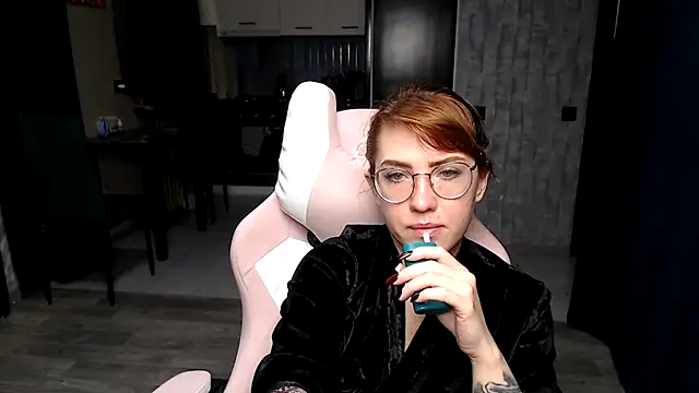 Reginasmilee online show from 13, 11, 2025