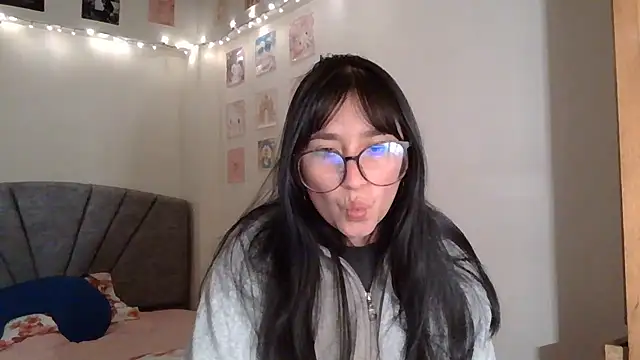 Snapshot of Zui_Luh chatting on 14, 7, 2026 Zui Luh online show from 14, 7, 2026
