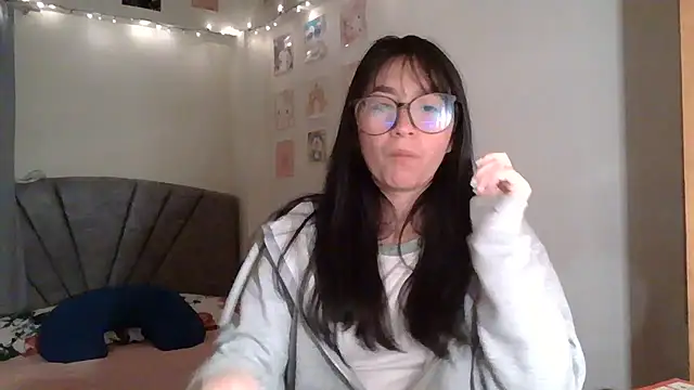 Snapshot of Zui_Luh chatting on 16, 7, 2026 Zui Luh online show from 16, 7, 2026