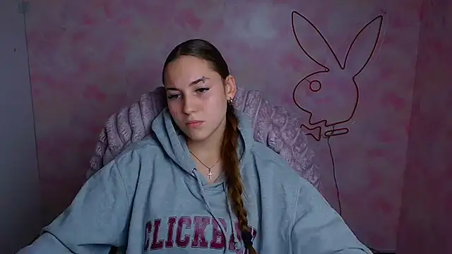 Snapshot of Holly_Mooon_ chatting on 7, 7, 2026 Holly Mooon online show from 7, 7, 2026