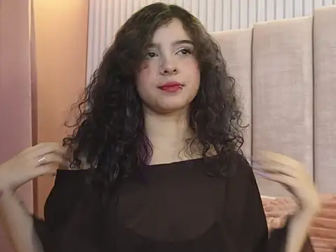 Snapshot of naira_velvett chatting on 15, 7, 2026 naira velvett online show from 15, 7, 2026