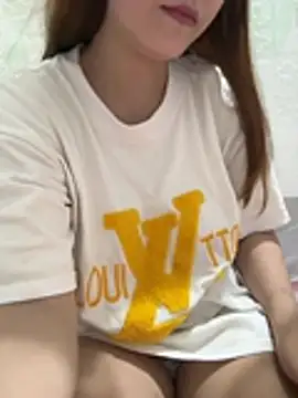 Snapshot of nhungbaby12 chatting on 4, 7, 2026 nhungbaby12 online show from 4, 7, 2026
