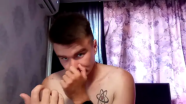 Snapshot of Adrian_gray_ chatting on 8, 7, 2026 Adrian gray online show from 8, 7, 2026
